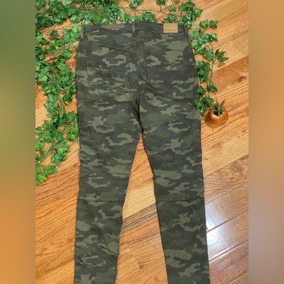 American Eagle High Rise Camo Jegging size 10 - Picture 7 of 7